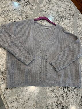 One Grey Day Cashmere Cozy V-Neck Ribbed Sweater in Heather Gray